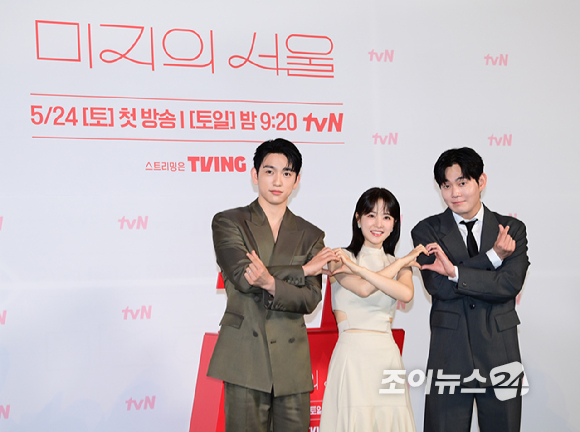 배우 박진영-박보영-류경수가 21일 오후 서울 영등포구 CGV 영등포에서 열린 tvN '미지의 서울' 제작발표회에서 참석하고 있다. [사진=정소희 기자]