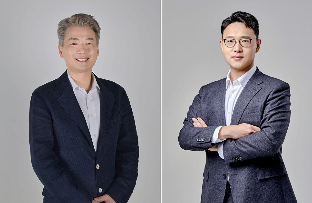 김용수(왼쪽)&middot;김규남 네이버웹툰 공동대표 [사진=네이버웹툰]