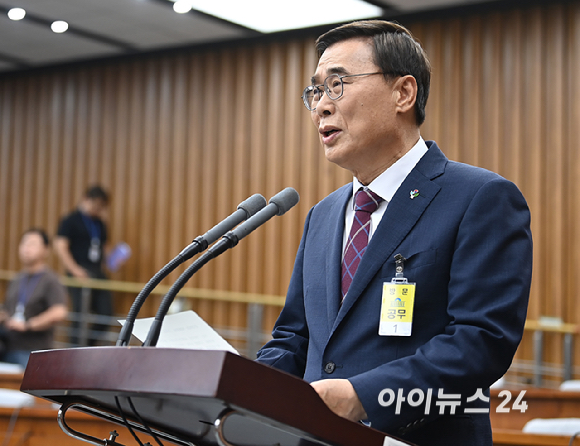 이종석 국가정보원장 후보자가 19일 오전 서울 여의도 국회에서 열린 인사청문회에서 모두발언을 하고 있다. [사진=곽영래 기자]