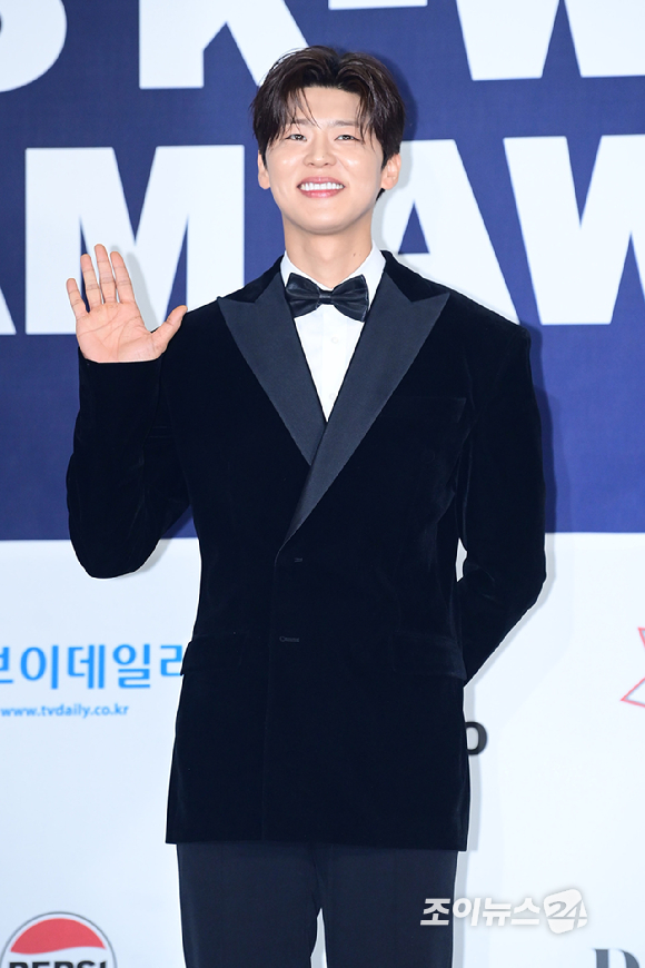 가수 박지현이 27일 경기 고양시 킨텍스에서 열린 2026 케이 월드 드림 어워즈(K WORLD DREAM AWARDS)' 블루카펫에 참석하고 있다. [사진=정소희 기자]