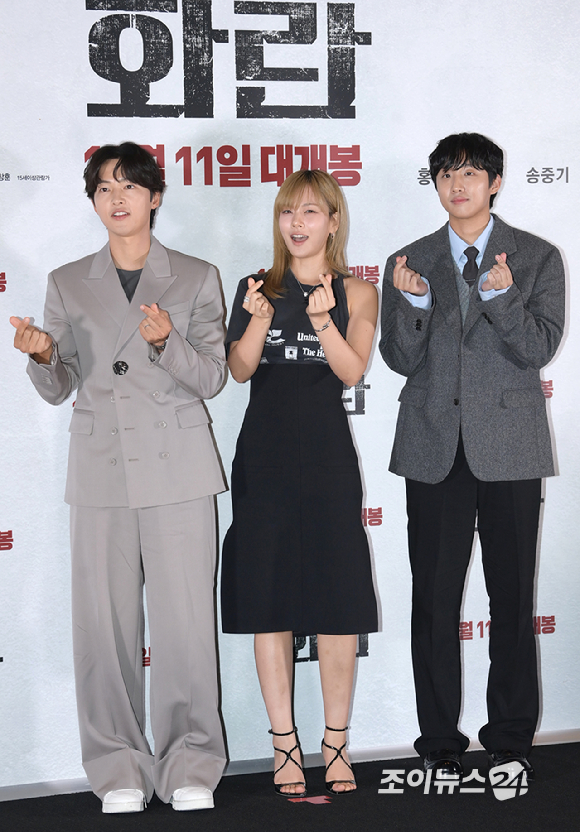 배우 송중기-김형서(비비)-홍사빈이 22일 오후 서울 강남구 삼성동 메가박스 코엑스에서 열린 영화 '화란'(감독 김창훈) 언론시사회에 참석하고 있다. [사진=정소희 기자]