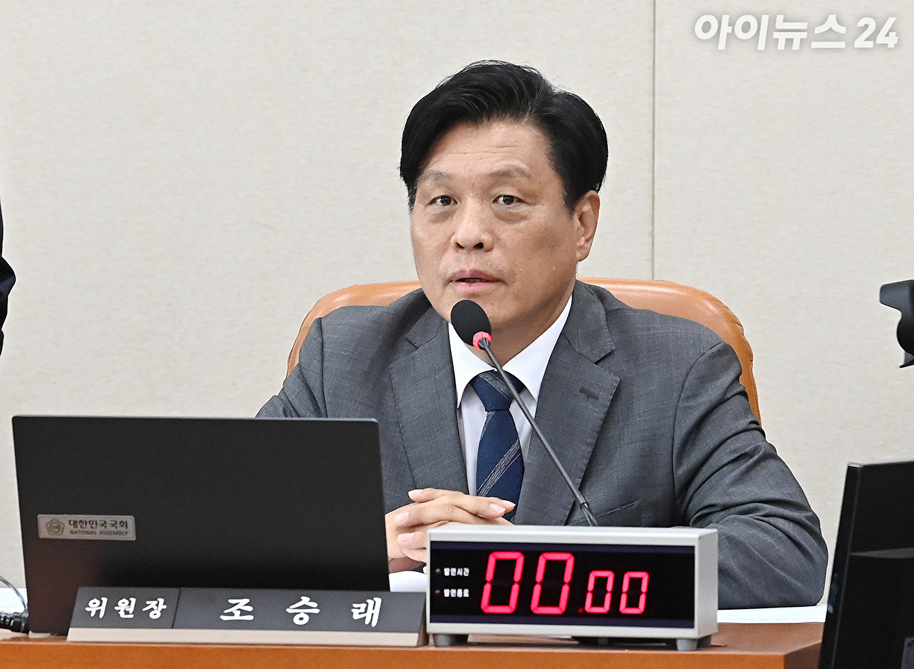 조승래 국회 재정경제기획위원장이 7일 서울 여의도 국회에서 열린 재정경제기획위원회 전체회의를 주재하고 있다. [사진=곽영래 기자]