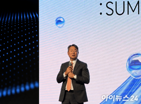 김봉균 KT클라우드 대표가 'kt cloud summit 2026'에서 환영사를 하고 있다. [사진=최효경 기자]