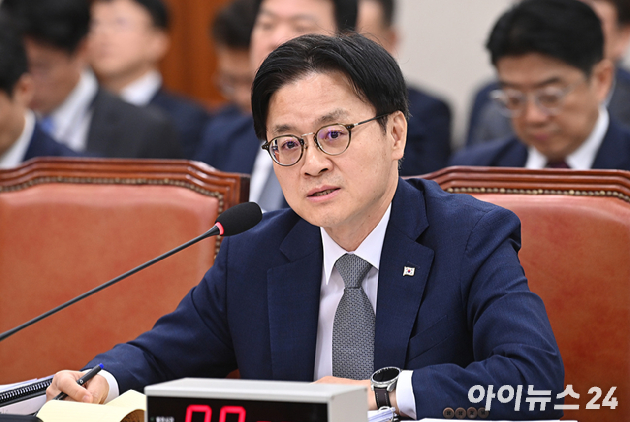 김정관 산업통상부 장관이 6일 서울 여의도 국회에서 열린 산업통상자원중소벤처기업위원회 국정감사에서 의원 질의에 답변하고 있다. [사진=곽영래 기자]