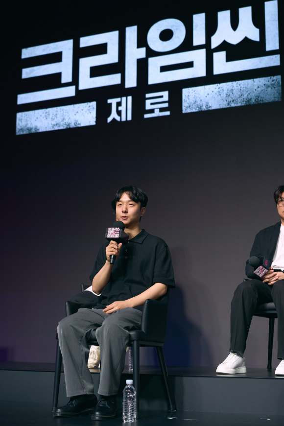 황슬우 PD가 2일 열린 '넷플릭스 예능 페스티벌'에서 포즈를 취하고 있다. [사진=넷플릭스 코리아]