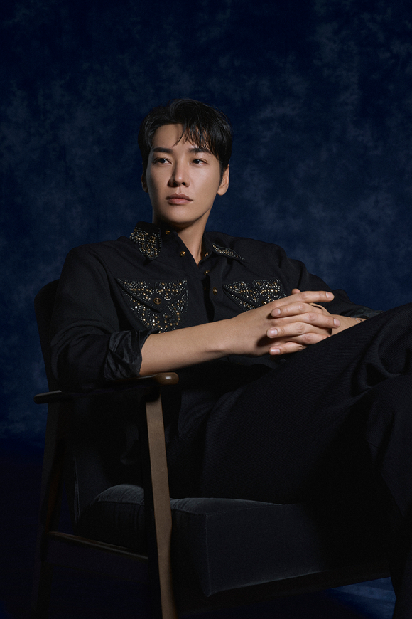 배우 김영광이 넷플릭스 시리즈 '트리거' 인터뷰에 앞서 포즈를 취하고 있다. [사진=넷플릭스]