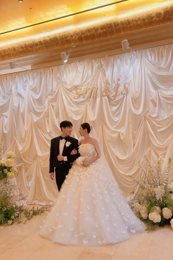 '은밀한 감사' 신혜선X공명 스틸. [사진=tvN]