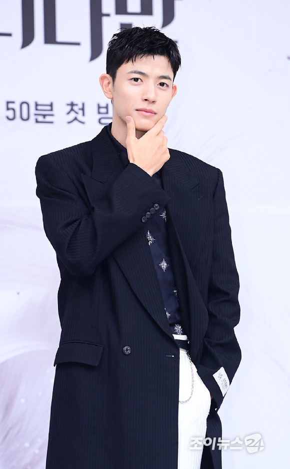 배우 김혜윤과 로몬이 16일 오후 서울 목동 SBS에서 열린 SBS 새 금토드라마 '오늘부터 인간입니다만' 제작발표회에 참석하고 있다. [사진=정소희 기자]