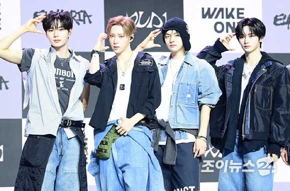 그룹 알파드라이브원이 12일 오후 서울 용산구 블루스퀘어 SOL트래블홀에서 열린 알파드라이브원(ALPHA DRIVE ONE) 첫 번째 데뷔 미니 1집 'EUPHORIA'(유포리아) 발매 기념 쇼케이스에 참석하고 있다. [사진=정소희 기자]