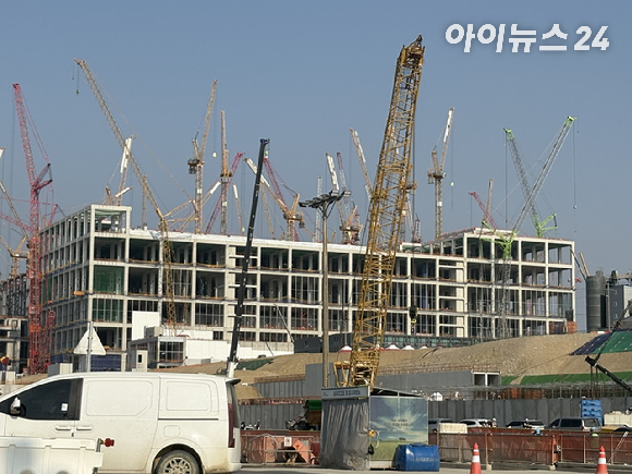 경기 용인시 처인구에 건설 중인 SK하이닉스 용인 반도체 클러스터 1기 팹(공장). [사진=권서아 기자]