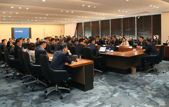 NH투자증권이 4일 오전 서울 여의도 본점에서 임원회의를 열고 있다.[사진=NH투자증권]