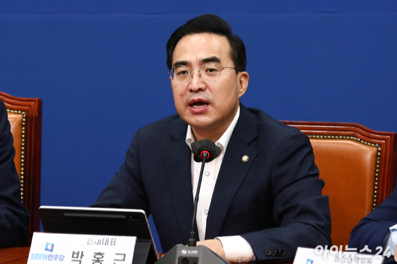 더불어민주당 박홍근 원내대표가 지난 18일 국회에서 열린 비상대책위원회의에서 모두발언을 하고 있다. [사진=김성진 기자]