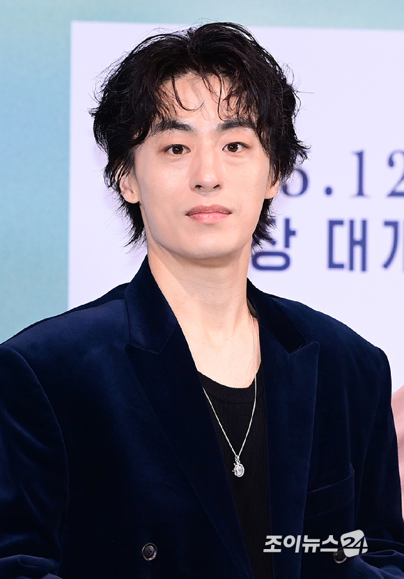 배우 구교환이 18일 오후 서울 용산구 CGV 용산아이파크몰에서 열린 영화 '만약에 우리'(감독 김도영) 언론시사회에 참석하고 있다. [사진=정소희 기자]