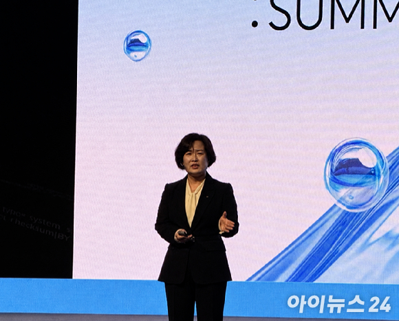 김봉균 KT클라우드 대표가 'kt cloud summit 2026'에서 환영사를 하고 있다. [사진=최효경 기자]