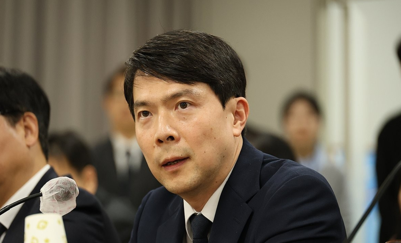 봉욱 대통령실 민정수석비서관(왼쪽)과 이진수 법무부 장관 직무대행이 1일 서울 용산 대통령실 청사에서 열린 국무회의에 참석하고 있다. 2025.7.1 [사진=연합뉴스]
