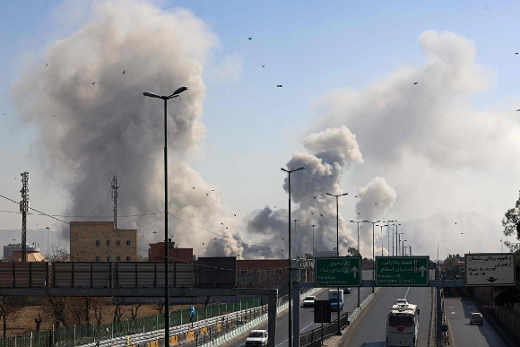 이란의 수도 테헤란에서 공격을 받고 연기가 피어오르고 있다. 2026.03.05 [사진=연합뉴스]