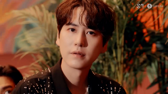 슈퍼주니어의 열한 번째 정규 앨범 Vol.1 'The Road : Keep on Going' 타이틀곡 'Mango' 뮤직비디오 두 번째 티저 영상이 공개돼 관심을 모으고 있다. [사진=슈퍼주니어 'Mango' MV 2차 티저 영상 캡쳐]