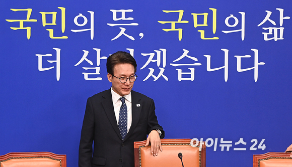 김민석 더불어민주당 당대표가 21일 서울 여의도 국회에서 열린 최고위원회의에 참석하고 있다. [사진=곽영래 기자]