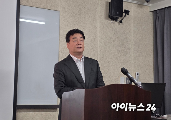 백종원 더본코리아 대표가 31일 오전 10시 서울 서초구 더본코리아 창업설명회장에서 열린 주주총회에서 발언하고 있다. [사진=구서윤 기자]