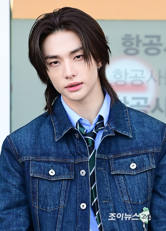 그룹 스트레이 키즈(Stray Kids) 현진이 20일 해외 일정 참석 차 인천국제공항을 통해 출국하고 있다. [사진=정소희 기자]