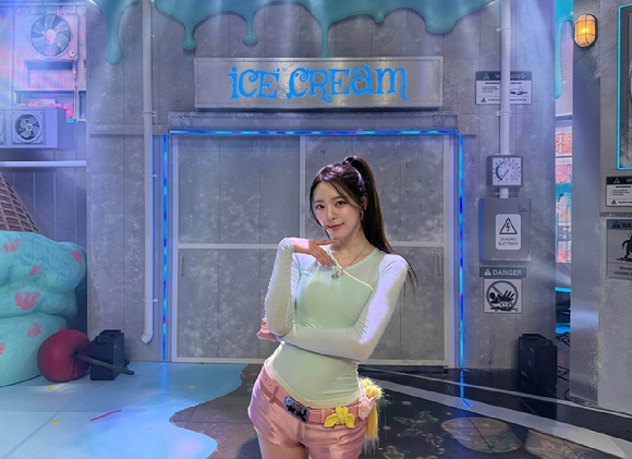 ITZY 유나, 성공적 솔로 데뷔…달콤하게 물들인 '아이스크림'