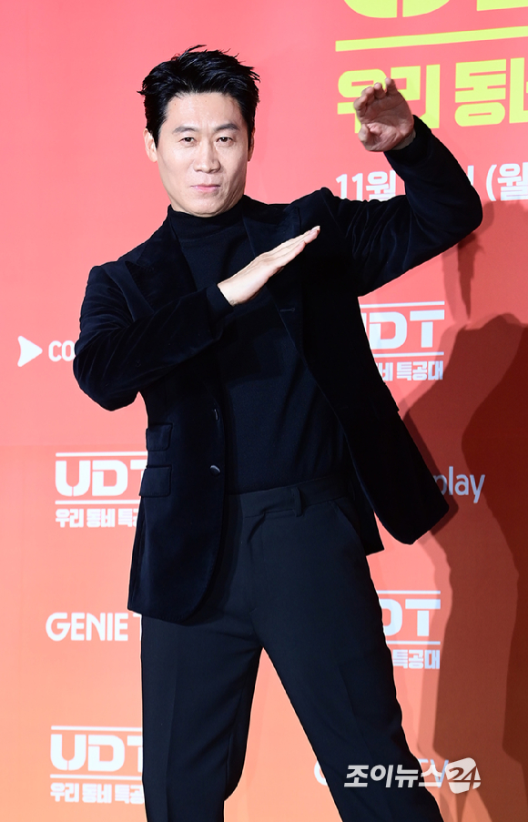 배우 진선규가 17일 오후 서울 광진구 풀만 앰버서더 서울 이스트폴에서 열린 쿠팡플레이 X 지니 TV 오리지널 시리즈 'UDT: 우리 동네 특공대' 제작발표회에 참석하고 있다. [사진=정소희 기자]