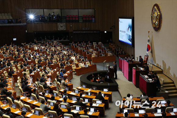 이재명 대통령이 26일 국회에서 열린 제426회국회(임시회) 제2차 본회의에서 2025년도 제2회 추가경정예산안에 대한 정부의 시정연설을 하고 있다. [사진=국회사진기자단]