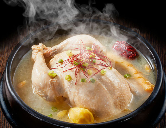 닭과 같은 가금류 폐사 마릿수가 급증하면서 축산물 수급에 비상이 걸렸다. 사진은 삼계탕. [사진=팔도감]