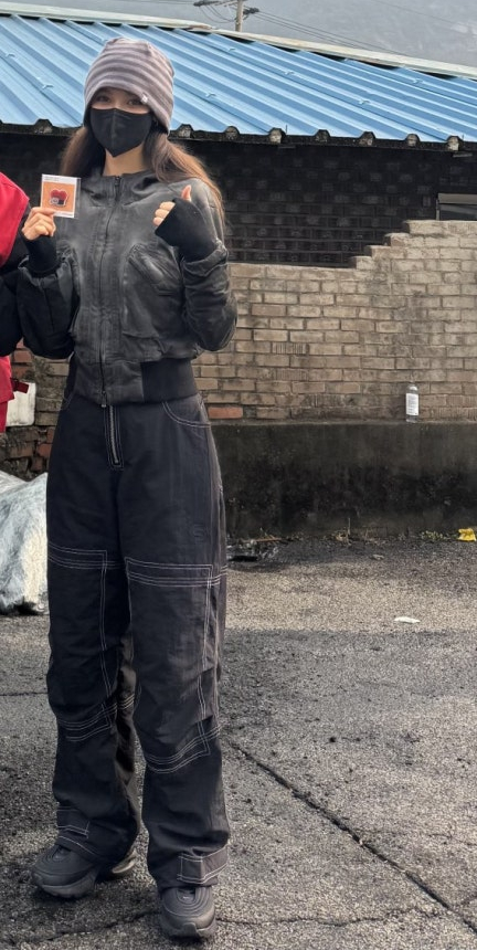 그룹 뉴진스 다니엘이 28일 오후 서울 강남구 청담동 인근에서 진행된 셀린느 청담 플래그십 스토어 오픈 행사에 참석하고 있다. [사진=정소희 기자]