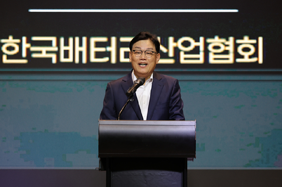 박태성 한국배터리산업협회 부회장이 3일 서울 여의도 글래드 호텔에서 열린 2026 인터배터리 어워즈 및 미디어데이에서 인사말을 하고 있다. 2026.3.3 [사진=연합뉴스]