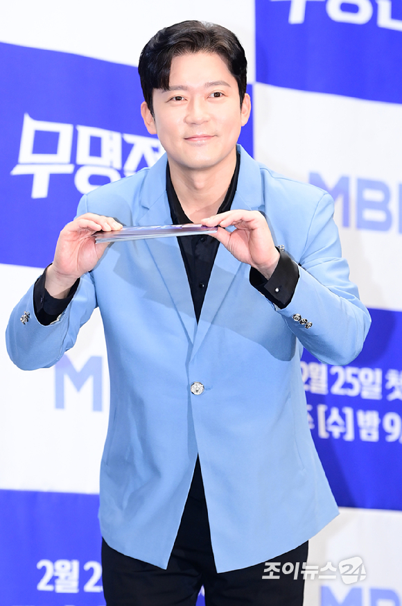 방송인 김대호가 25일 오후 서울 마포구 스탠포드호텔에서 열린 MBN 초대형 트롯 오디션 '무명전설-트롯 사내들의 서열전쟁' 제작발표회에 MC로 참석하고 있다. [사진=정소희 기자]