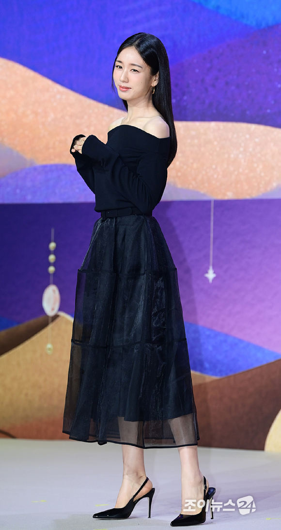 [포토] &apos;다 이루어질지니&apos; 안은진, 오프숄더로 뽐내는 직각 어깨 라인