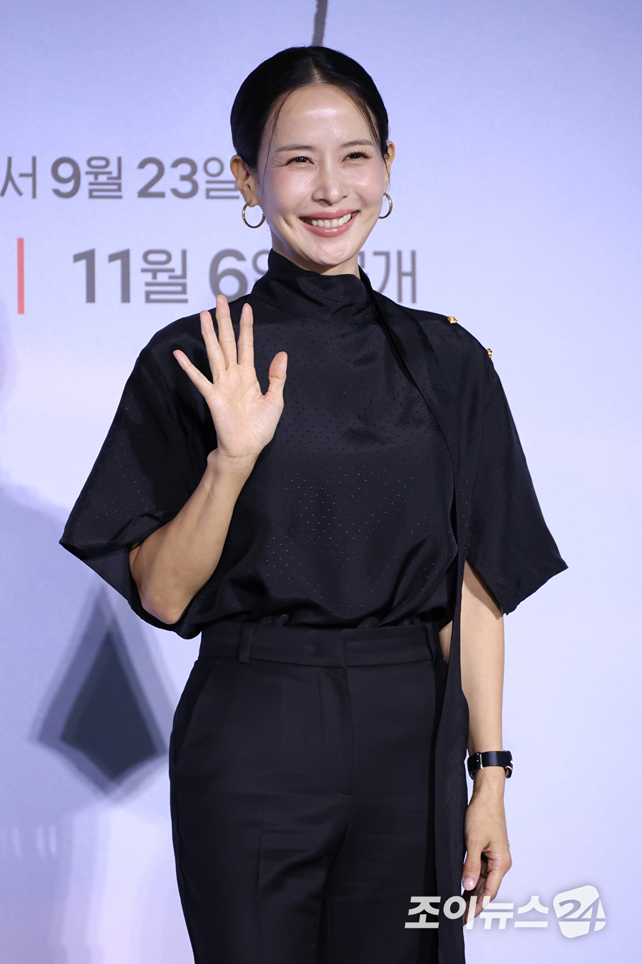 배우 조여정이 21일 서울 용산구 CGV용산아이파크몰점에서 진행된 넷플릭스 영화 '가능한 사랑'(감독 이창동) 언론시사회에 참석해 포즈를 취하고 있다. [사진=문수지 기자]