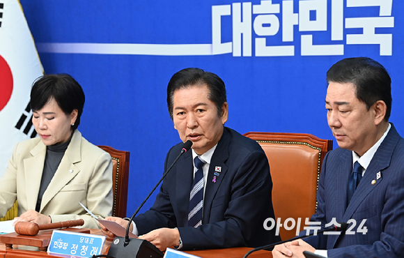 정청래 더불어민주당 대표가 27일 서울 여의도 국회에서 열린 최고위원회의에서 발언하고 있다. [사진=곽영래 기자]