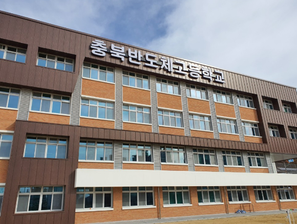 메모리 반도체 수요가 급증하면서 반도체 전문 마이스터고가 국내외의 주목을 받고 있다. 사진은 본 기사 내용과 무관. [사진=Model Teaching]