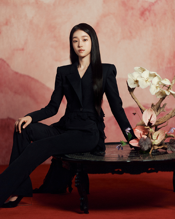 배우 노윤서가 넷플릭스 시리즈 '동궁' 인터뷰에 앞서 포즈를 취하고 있다. [사진=넷플릭스]