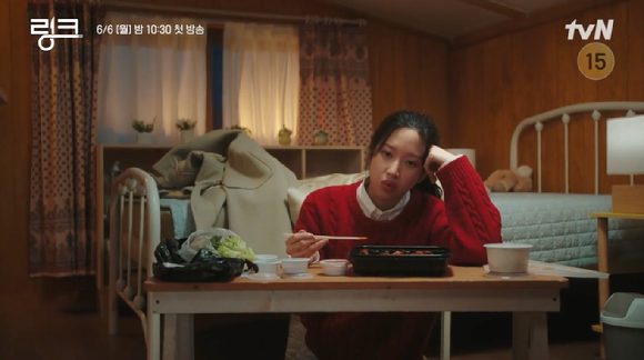 tvN 새 월화드라마 '링크 : 먹고 사랑하라, 죽이게' 2차 티저 영상이 공개돼 관심을 모으고 있다. [사진=tvN '링크 : 먹고 사랑하라, 죽이게' 2차 티저 영상 캡쳐]