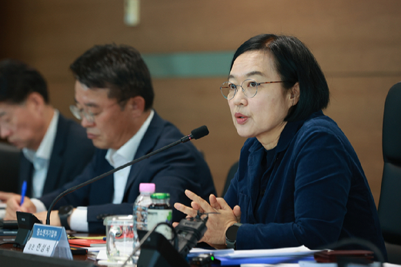 한성숙 중소벤처기업부 장관이 1일 서울 영등포구 기술보증기금 서울지점에서 열린 '중기부-공공기관 정책협의회'에서 모두발언을 하고 있다. [사진=중소벤처기업부]