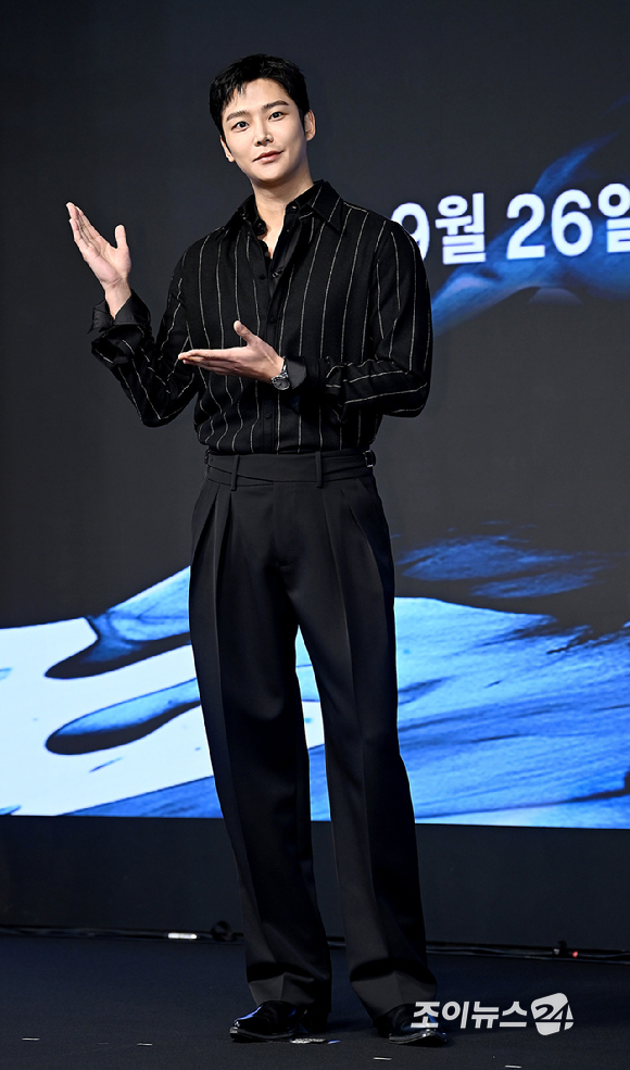 배우 로운이 23일 서울 논현동 엘리에나 호텔에서 진행된 디즈니+ 오리지널 시리즈 '탁류' 제작발표회에서 포토타임을 갖고 있다. [사진=곽영래 기자]