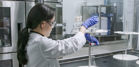 남양유업 중앙연구소 식품정밀분석팀 연구 모습. [사진=남양유업]