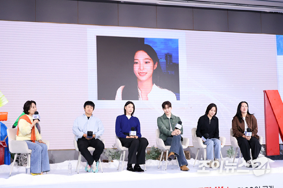 만화가 기안84, 전 배구선수 김연경, 배우 이준호가 22일 오전 서울 마포구 호텔 나루 서울 엠갤러리에서 진행된 넷플릭스 예능 '대환장 기안장 시즌2' 제작발표회에 참석해 포즈를 취하고 있다. [사진=문수지 기자]