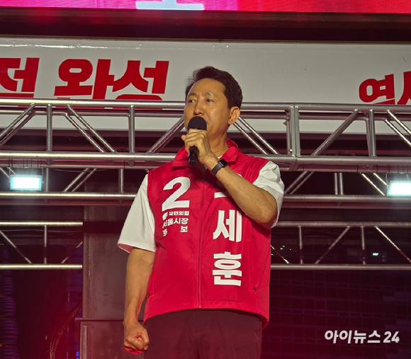 오세훈 국민의힘 서울시장 후보가 6.3 지방선거 공식 선거운동이 시작된 21일 서울 중구 청계광장에서 열린 '제9회 전국동시지방선거 캠프 출정식'에서 지지를 호소하고 있다. [사진=김한빈 기자]