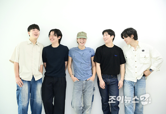 '조선팝 창시자' 서도밴드(sEODo BAND)가 8월 14일 정규 1집 '원'을 발매하는 가운데 조이뉴스24와 인터뷰에 앞서 포즈를 취하고 있다. [사진=정소희 기자]