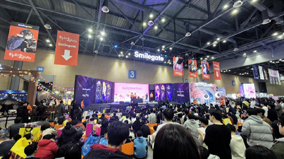 스마일게이트 AGF 2025 부스, 사흘간 1만3000여명 몰리며 흥행