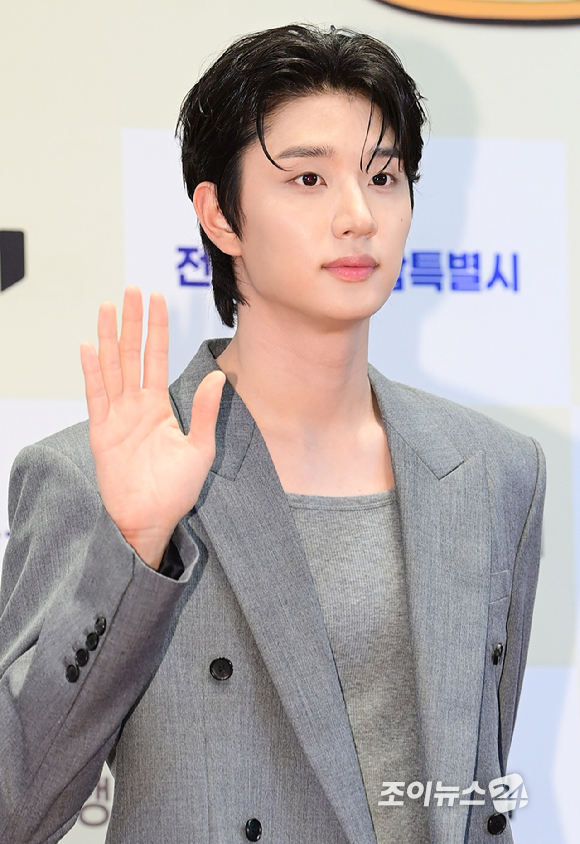 배우 김재원이 21일 오후 서울 마포구 상암동 중소기업중앙회 DMC타워에서 열린 '2026 방송광고페스티벌'에 참석해 포토타임을 갖고 있다. [사진=정소희 기자]