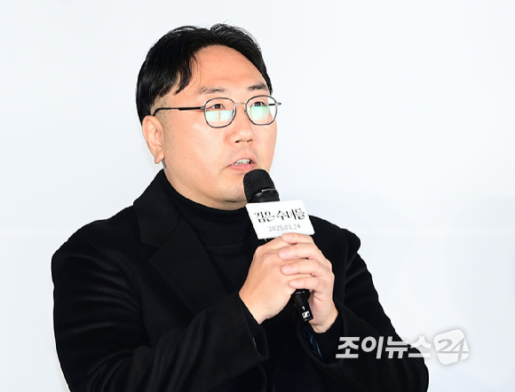 영화감독 권혁재가 16일 오전 서울 CGV 용산아이파크몰에서 열린 영화 '검은 수녀들'(권혁재 감독) 제작보고회에 참석하고 있다. [사진=정소희 기자]