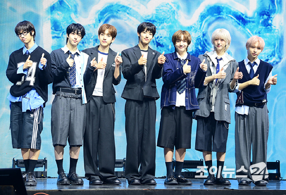 그룹 아이딧이 15일 오후 서울 광진구 광장동 예스24라이브홀에서 아이딧(IDID) 첫 번째 미니 앨범 '아이 디드 잇.(I did it.)' 발매 기념 데뷔 쇼케이스에 참석하고 있다. [사진=정소희 기자]
