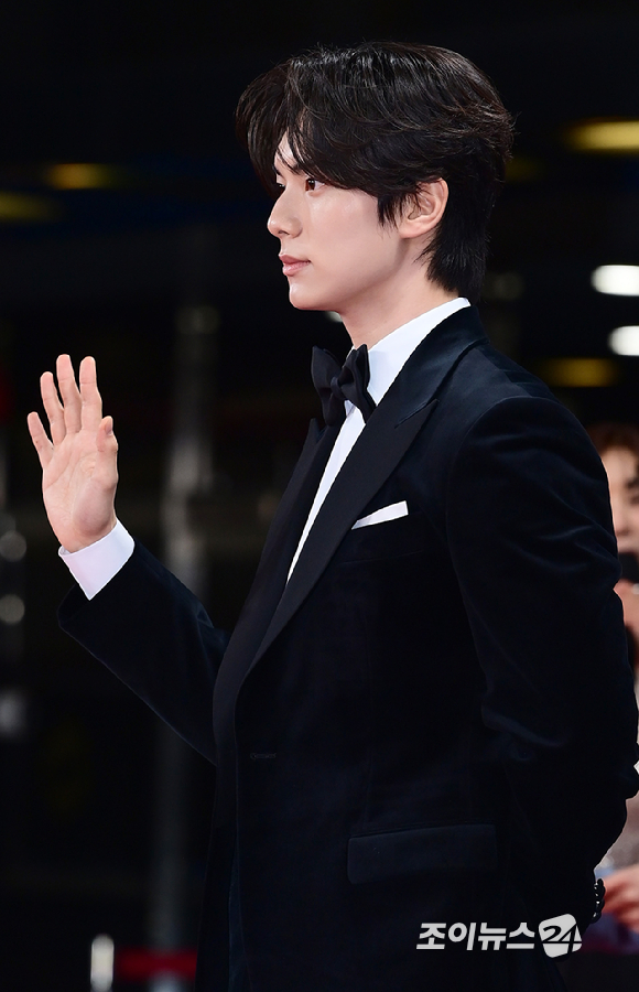 배우 이채민이 19일 오후 서울 영등포구 여의도 KBS홀에서 열린 제46회 청룡영화상 레드카펫 행사에 참석하고 있다. [사진=정소희 기자]