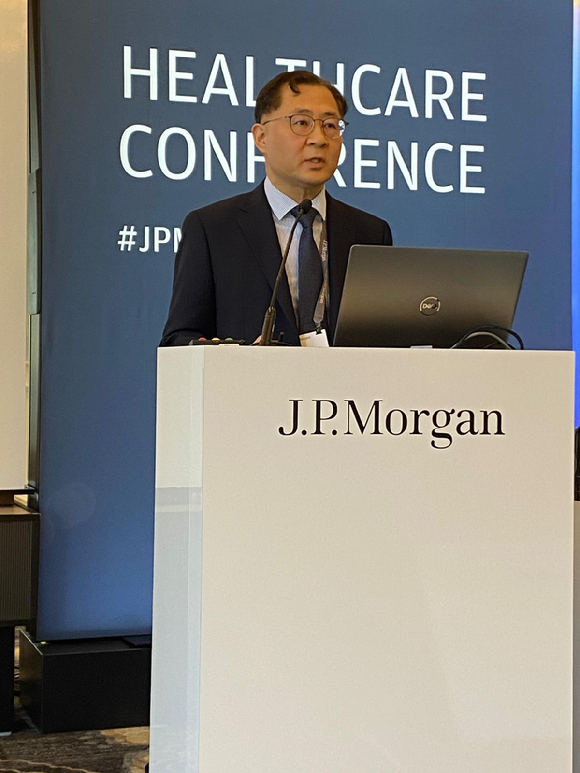 전태연 알테오젠 대표가 15일(현지 시각) 미국 샌프란시스코에서 열린 JP모건 헬스케어 콘퍼런스에 참가해 미래 전략을 발표하고 있다. [사진=알테오젠 제공]