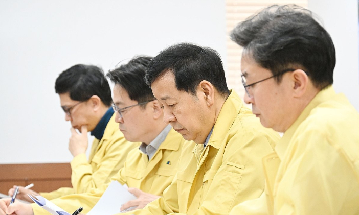 구윤철 부총리 겸 재정경제부 장관이 1일 서울 종로구 정부서울청사에서 열린 '이란 관련 관계기관 합동 상황점검회의'를 주재하고 있다. [사진=연합뉴스]